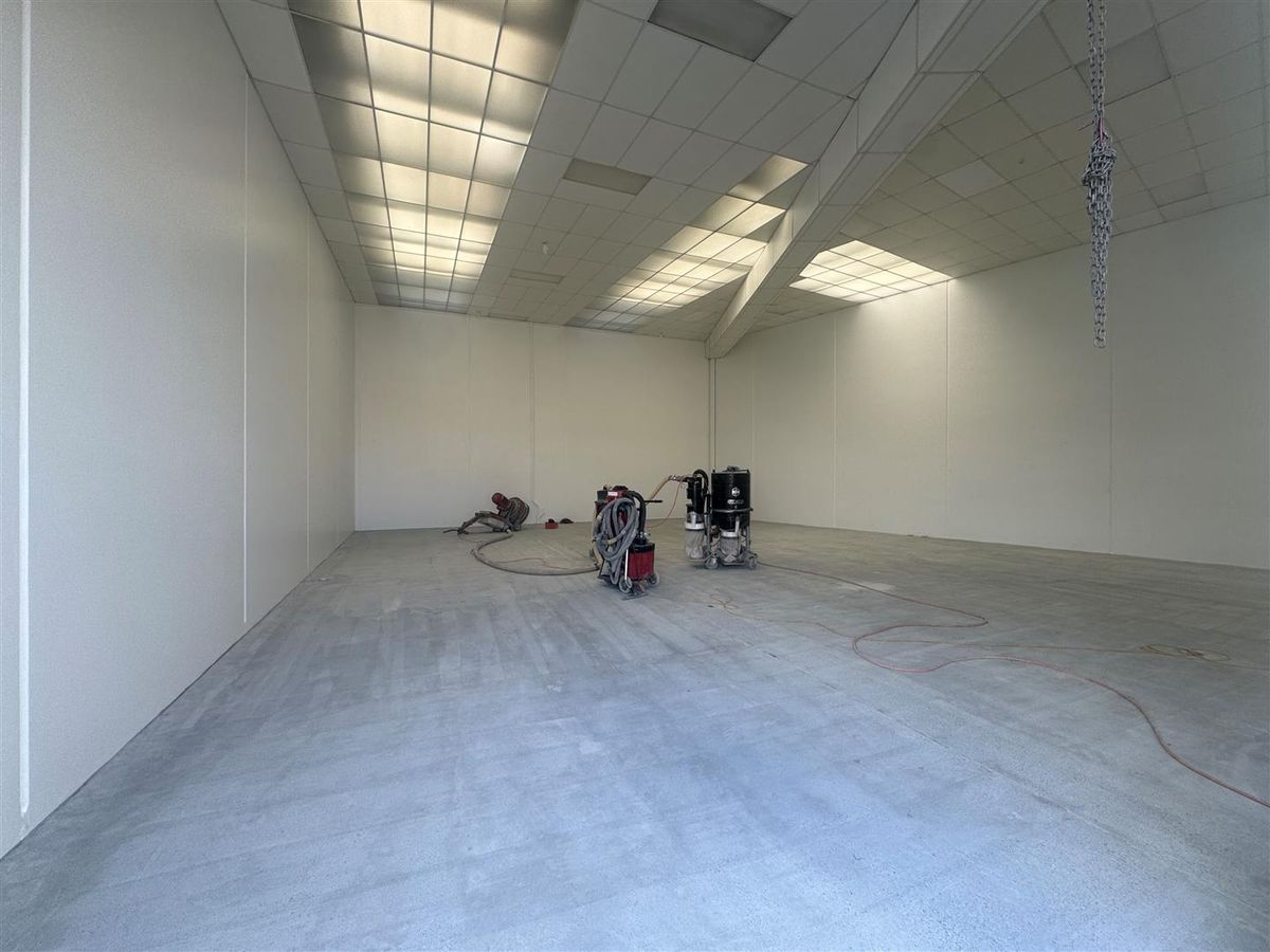 Available Now! Refurbished Warehouse in St Johns - Widok 2