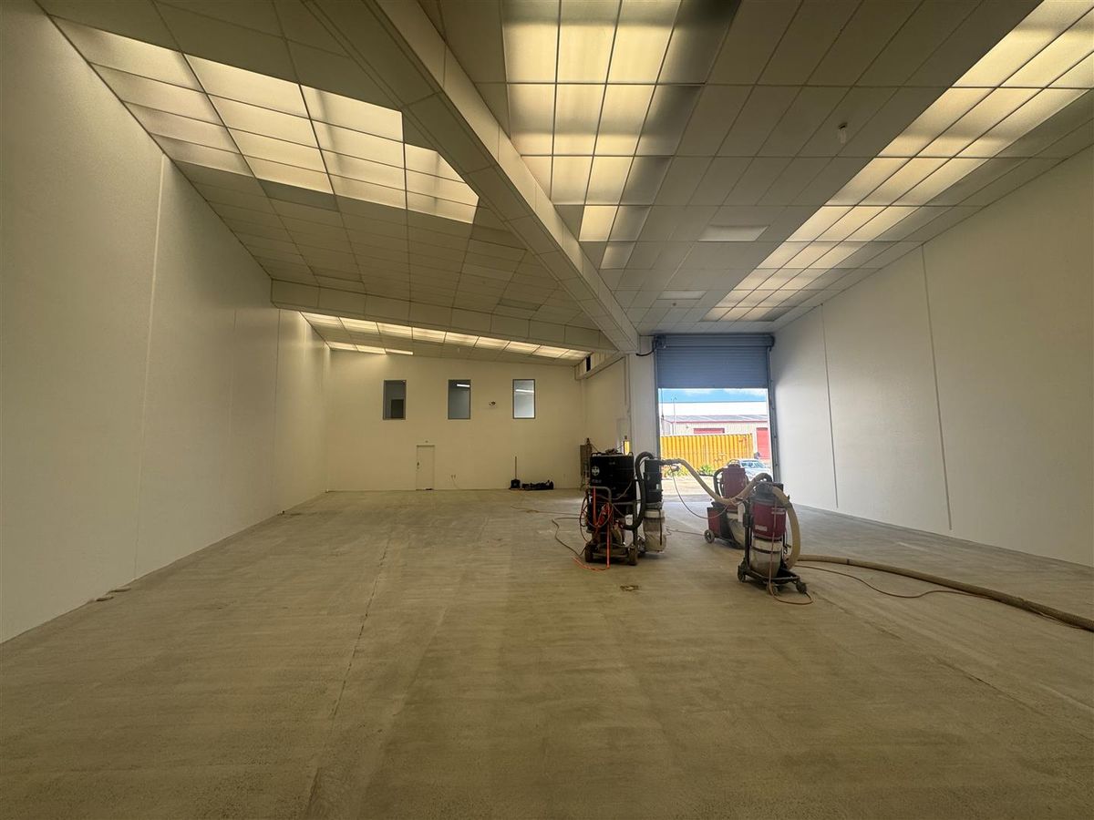 Available Now! Refurbished Warehouse in St Johns - Widok 3