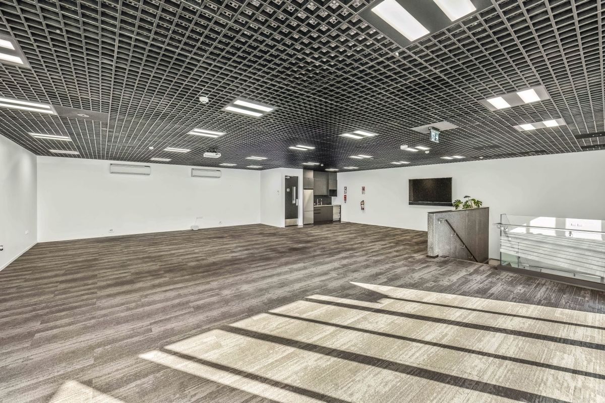Modern open level one office - Widok 2