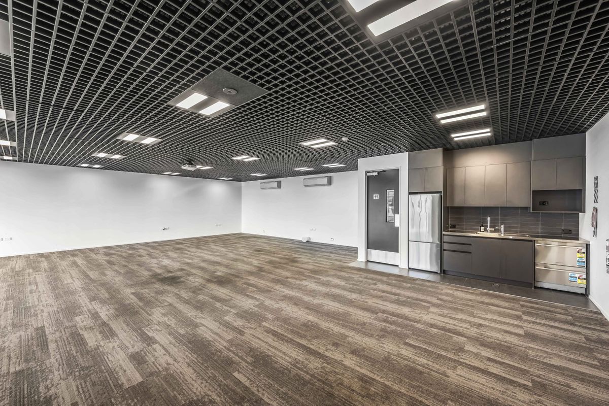 Modern open level one office - Widok 3