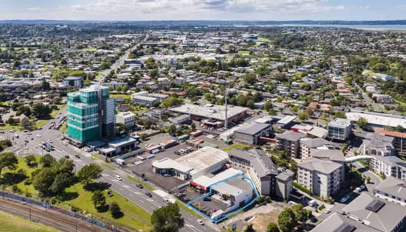 433-435 Great North Road, Henderson