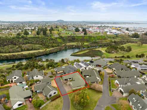 4 Joshua Place, Rangatira Park