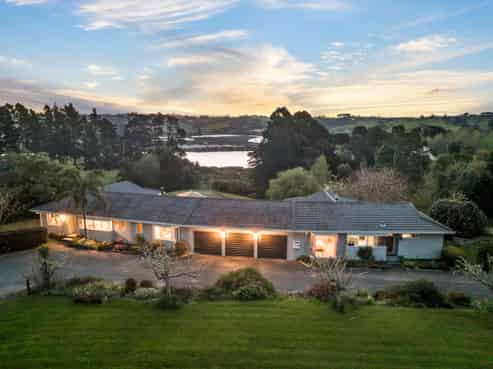 106 Potts Road, Whitford
