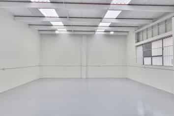 AFFORDABLE REFURBISHED VACANT 110M² UNIT
