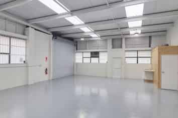 AFFORDABLE REFURBISHED VACANT 110M² UNIT
