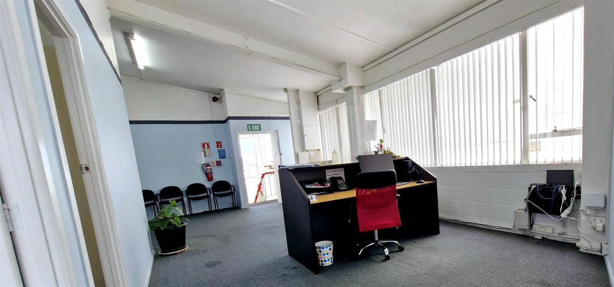 Spacious Office with Parking Included - Ansicht 4