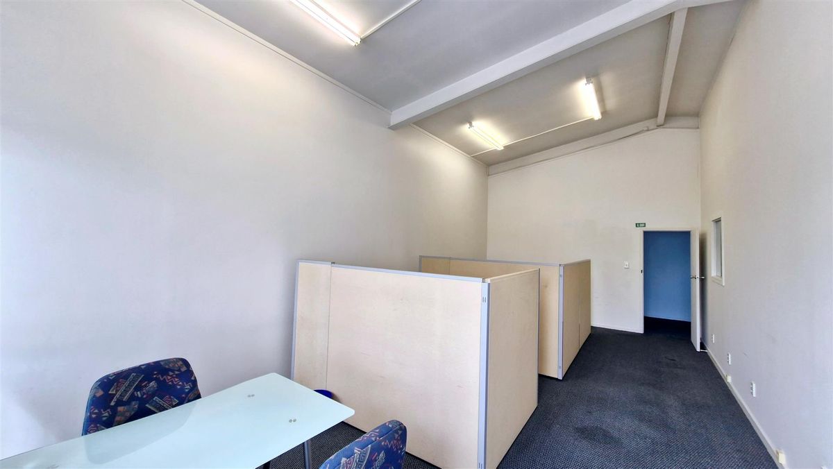 Spacious Office with Parking Included - Ansicht 2