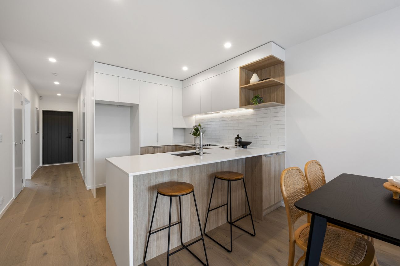 Last G/F corner unit $969,000 with 2 OSP. - Widok 6
