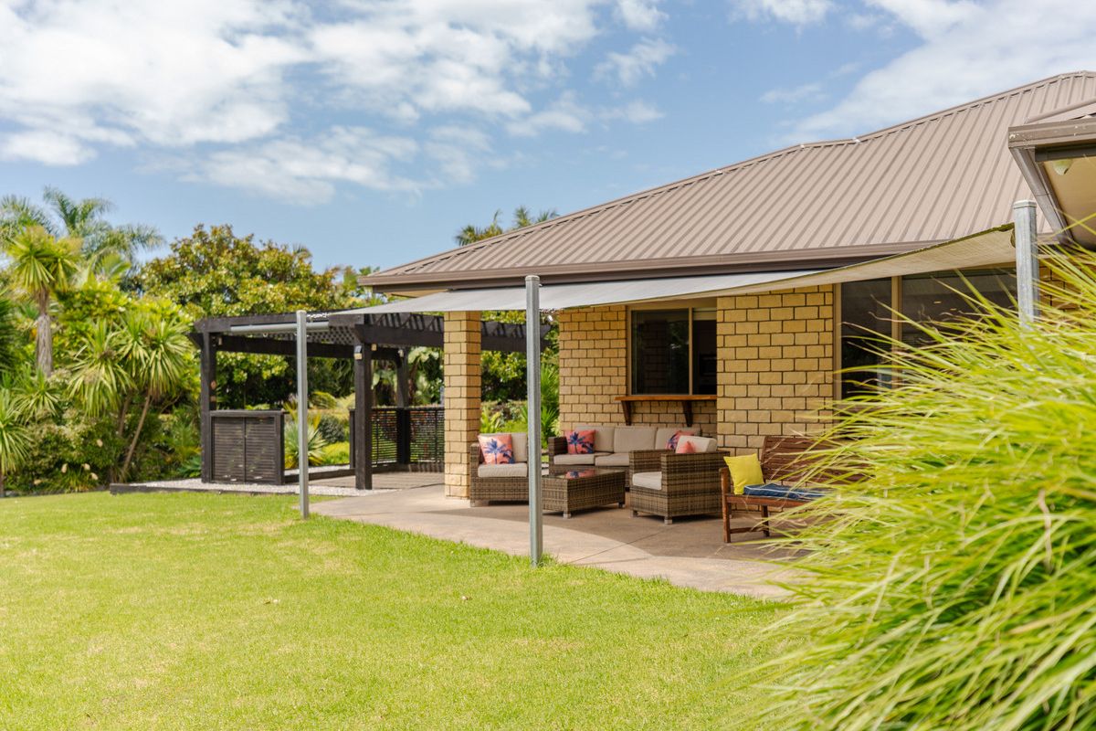 LOW MAINTENANCE, BEAUTIFUL GARDENS, WALK TO TOWN - Vista 5