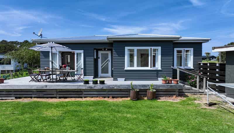 11 Blue Bay Road, Mahia