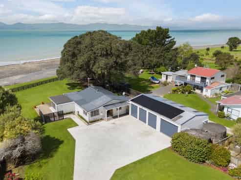 1804 East Coast Road, Whakatiwai