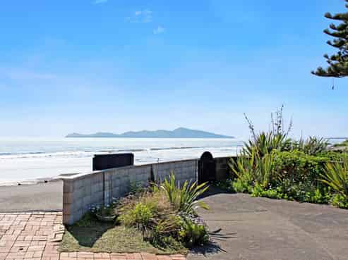 2/27 Beach Road, Paekakariki