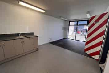 Convenient Stoke Warehouse