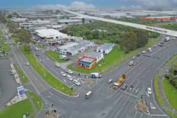 HIGH EXPOSURE INDUSTRIAL UNIT
