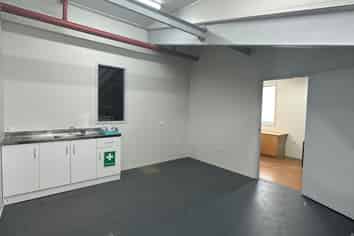 Industrial warehouse with exclusive yard