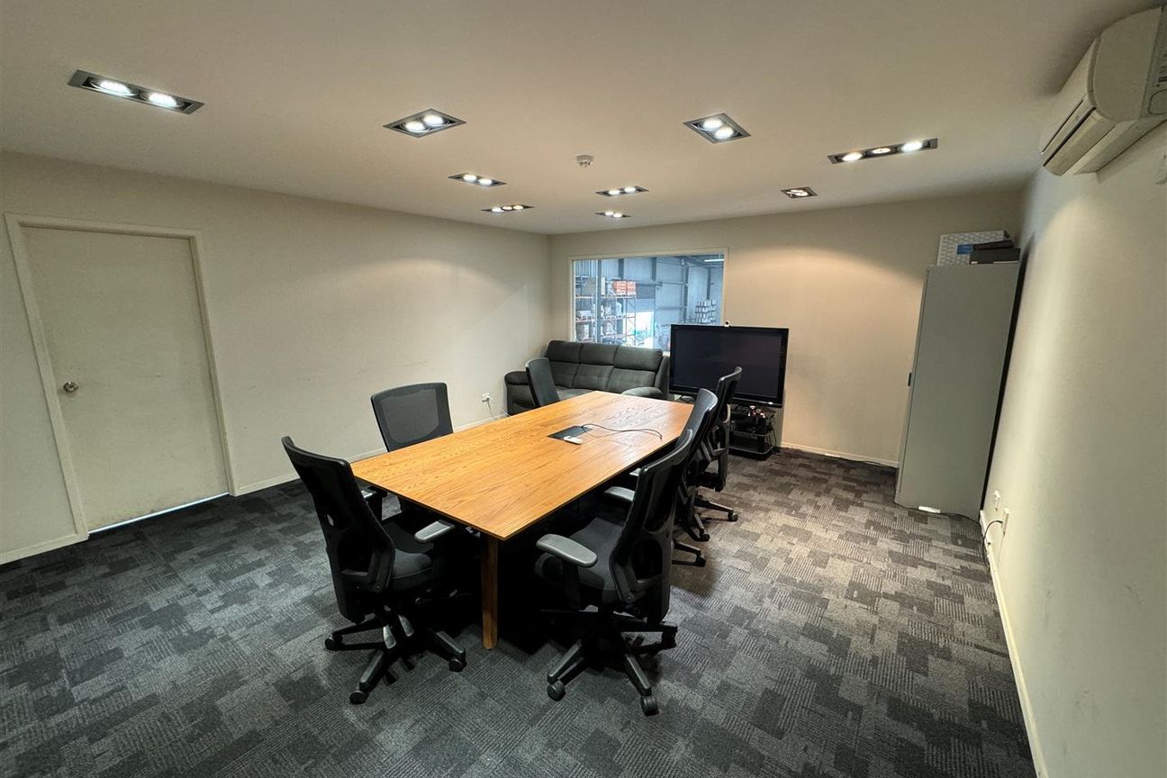 Available Now! 5,122sqm Warehouse Mt Wellington - Повеќе