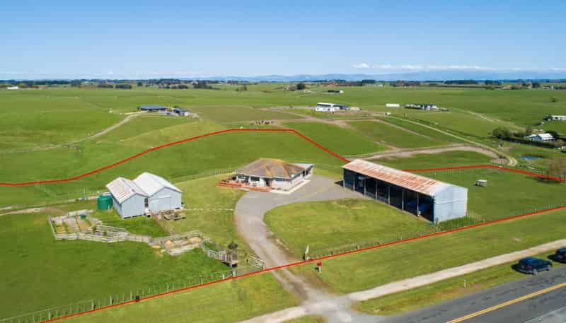 106 Cemetery Road, Sanson