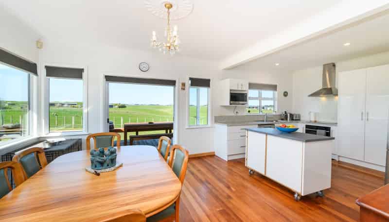 106 Cemetery Road, Sanson