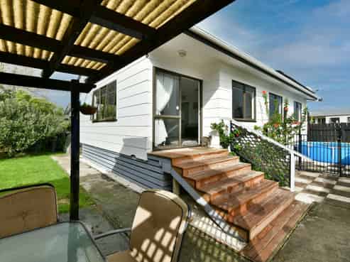 18A Parakai Avenue, Parakai