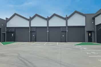 BRAND NEW COMMERCIAL UNIT FOR SALE
