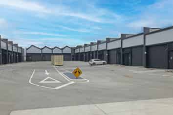 BRAND NEW COMMERCIAL UNIT FOR SALE
