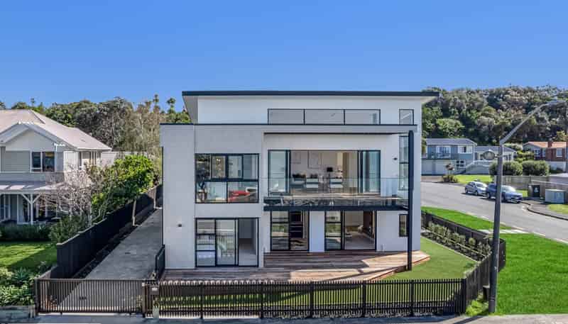 58 The Esplanade, Eastern Beach