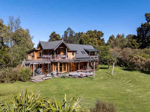 565 Blair Road, Mesopotamia