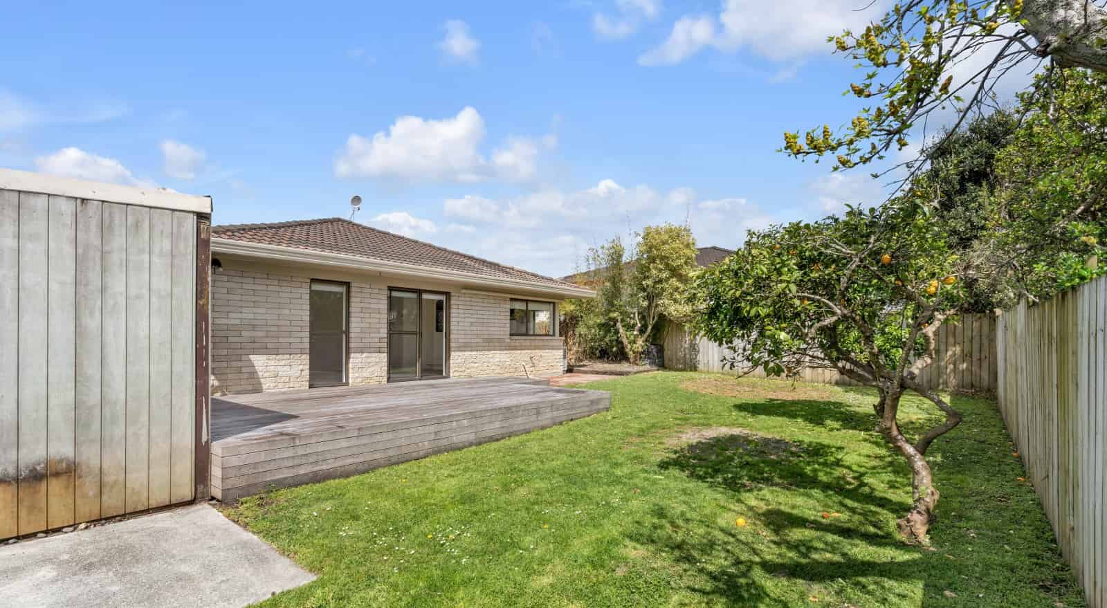 2/125 Pigeon Mountain Road, Half Moon Bay, Manukau City For Sale