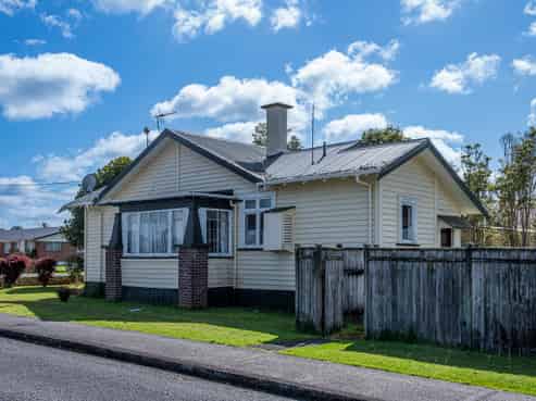 11 Dinniss Avenue, Regent