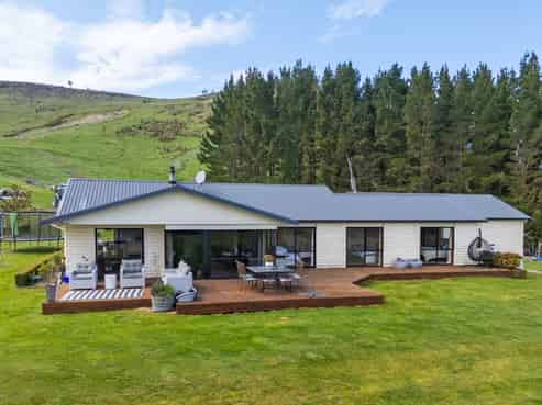 690 Taiko Road, Hadlow