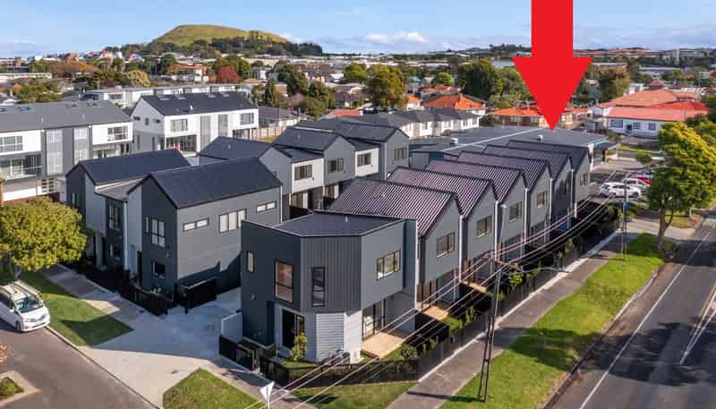 1/51 Point England Road, Point England