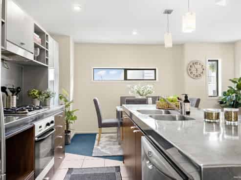 50/21 Hunters Park Drive, Three Kings