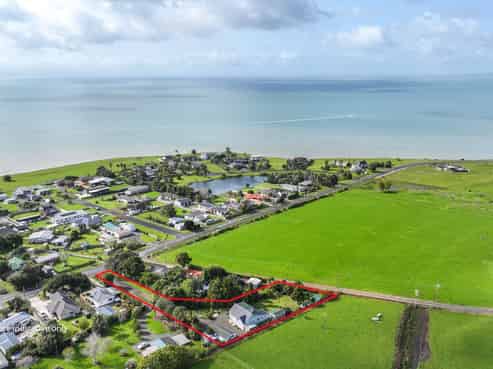 1181B East Coast Road, Whakatiwai