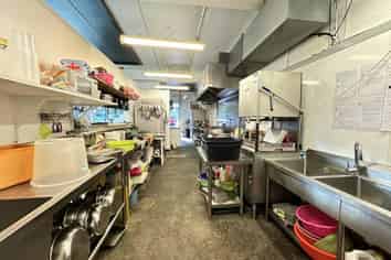 TURNKEY RESTAURANT OPPORTUNITY!
