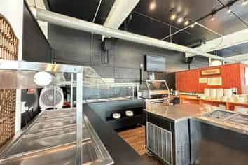 TURNKEY RESTAURANT OPPORTUNITY!

