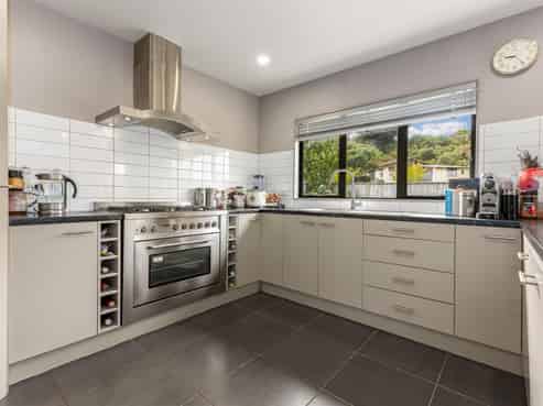 10 Fiordland Place, Aotea