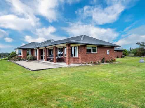 587 Pleasant Point Highway, Levels