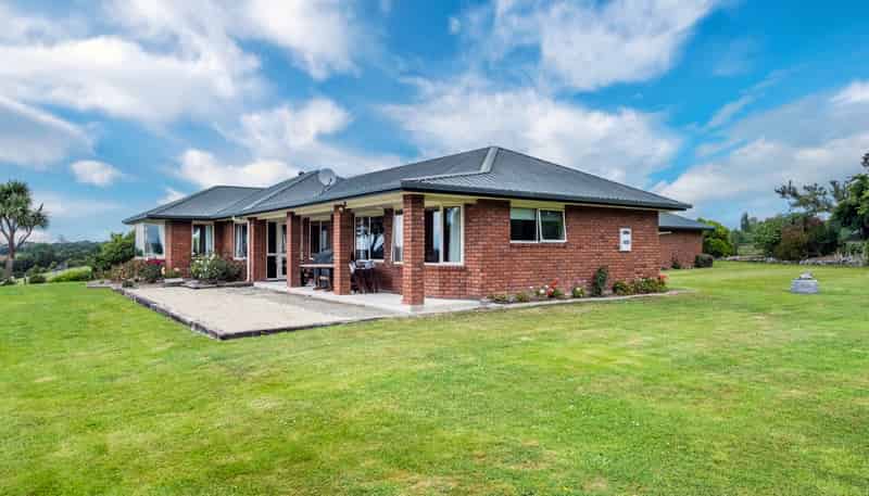 587 Pleasant Point Highway, Levels