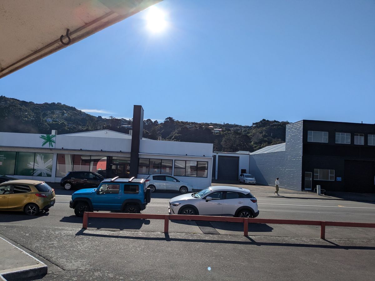 Profile City warehouse, parking and more..... – pohled 2
