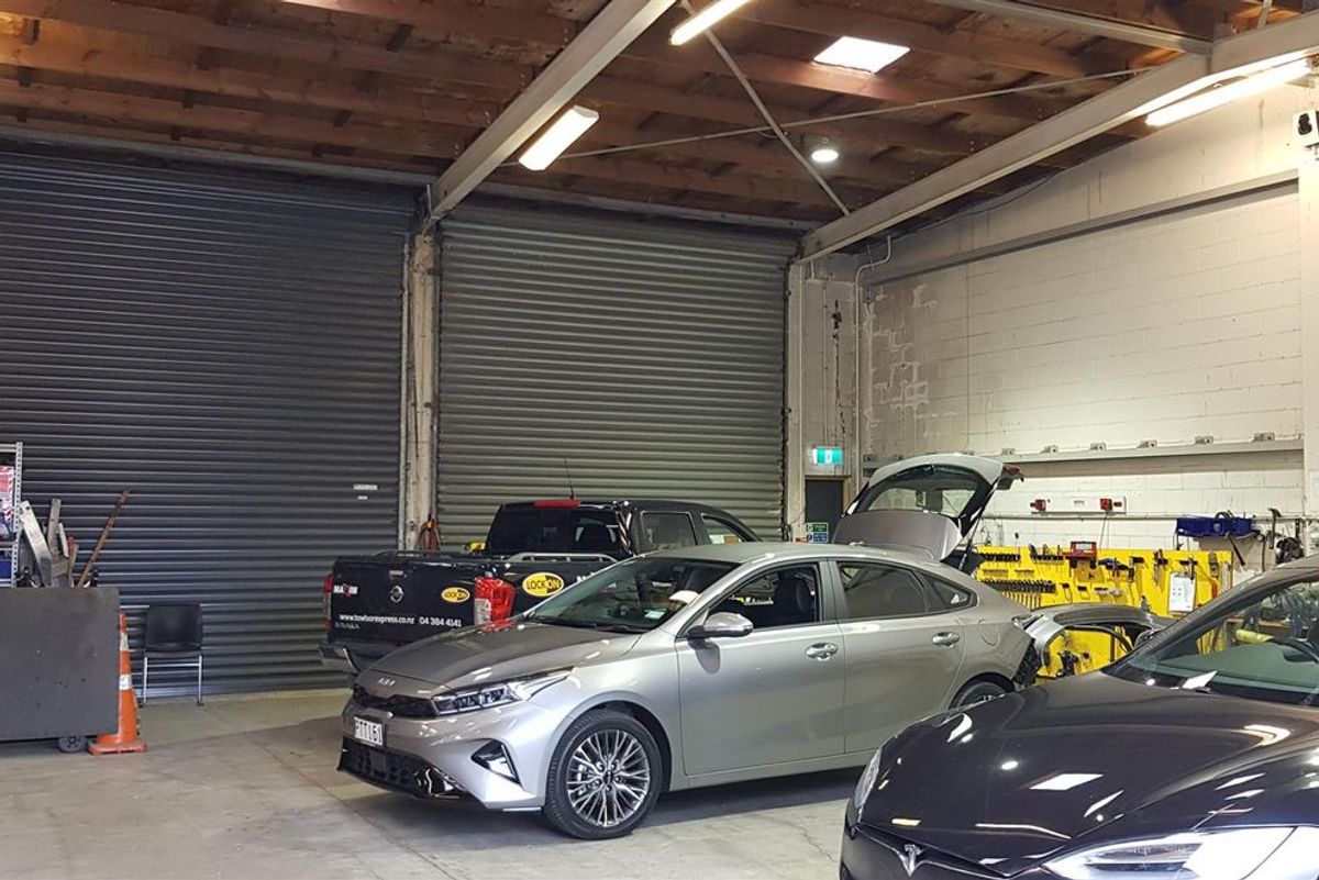 Profile City warehouse, parking and more..... – pohled 5