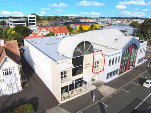 Quality Office Suite Close to the Square