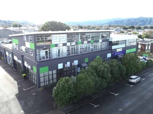Flexibility tenancy with a surplus of carparking!