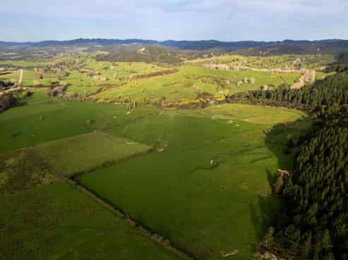 481 Whakaangiangi Road, Te Araroa