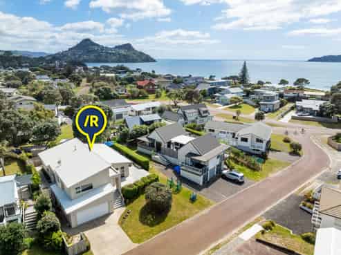 6 Braddock Grove, Pauanui