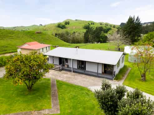 1689 Waingake Road, Waingake