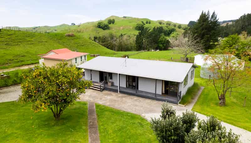 1689 Waingake Road, Waingake