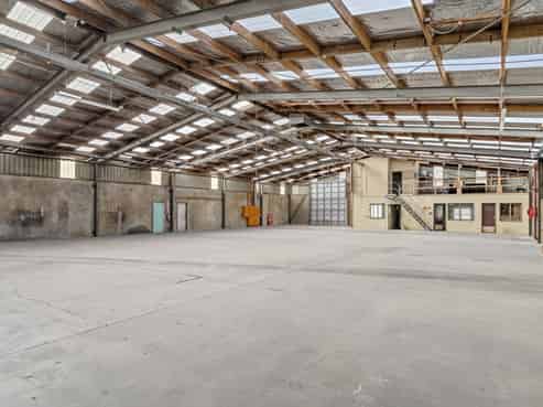 Prime warehouse in Cloudy Bay Business Park