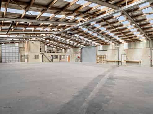 Prime warehouse in Cloudy Bay Business Park
