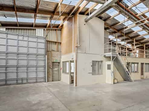Prime warehouse in Cloudy Bay Business Park