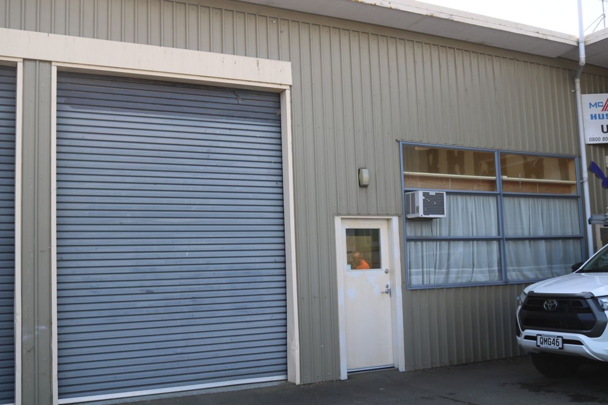 Affordable Handy Tremaine Avenue Premises